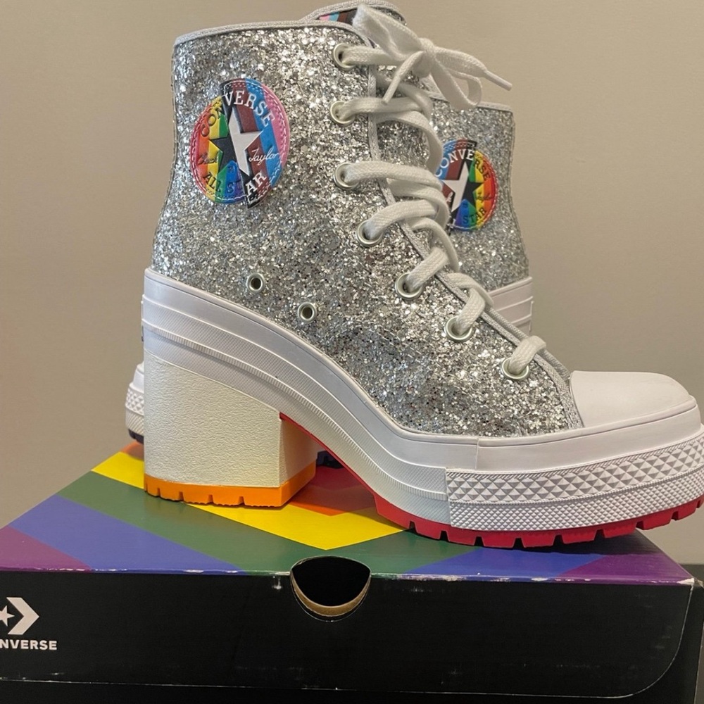 RARE LIKE NEW WITH BOX LGBTQIA+ PRIDE EDITION Converse Chuck 70 De Luxe Heel